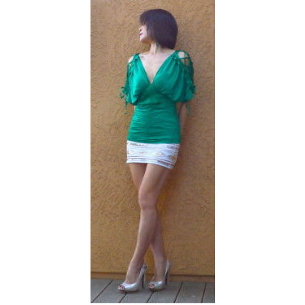 🎉🎊sold🎉🎉BEBE COLD SHOULDER Green Shimmer TOP